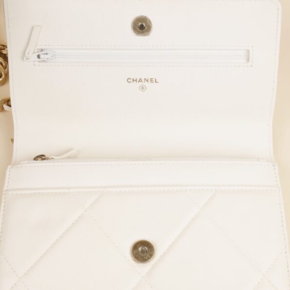 19 Wallet On Chain - CHANEL - Affordable Luxury