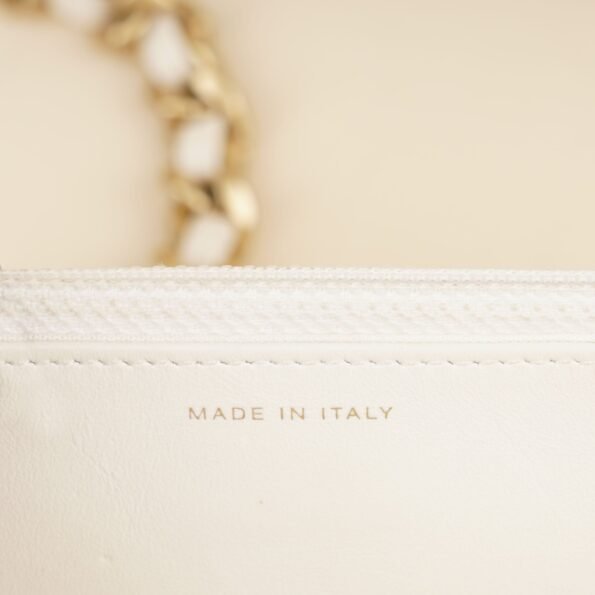 19 Wallet On Chain - CHANEL - Affordable Luxury