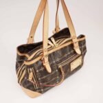 riveting-shoulder-bag-affordable-luxury-403910-1