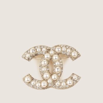 CC Faux Pearl Brooch - CHANEL - Affordable Luxury