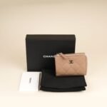 compact-zipped-wallet-affordable-luxury-320460-1