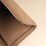 compact-zipped-wallet-affordable-luxury-320460-1