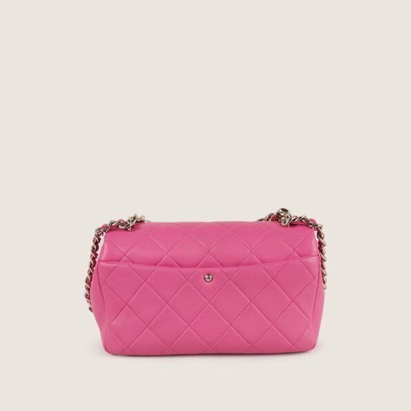 Elegant Chain Flap Bag - CHANEL - Affordable Luxury