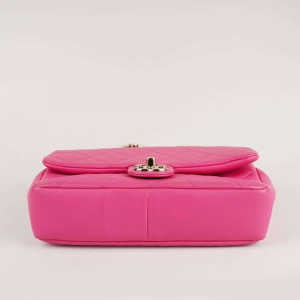 Elegant Chain Flap Bag - CHANEL - Affordable Luxury