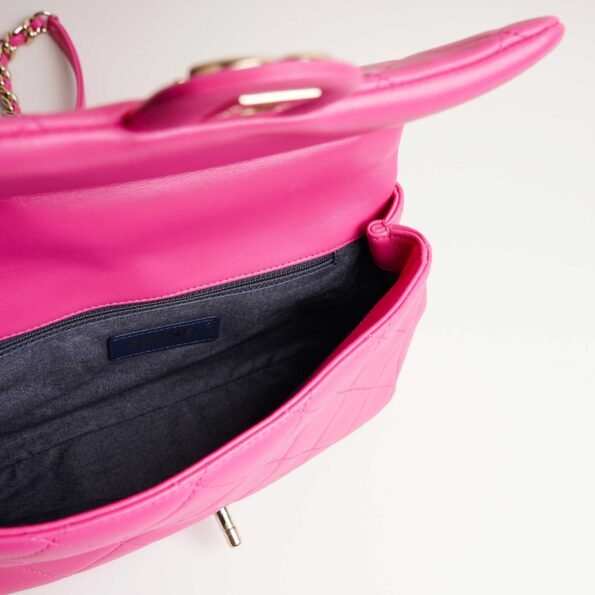 Elegant Chain Flap Bag - CHANEL - Affordable Luxury