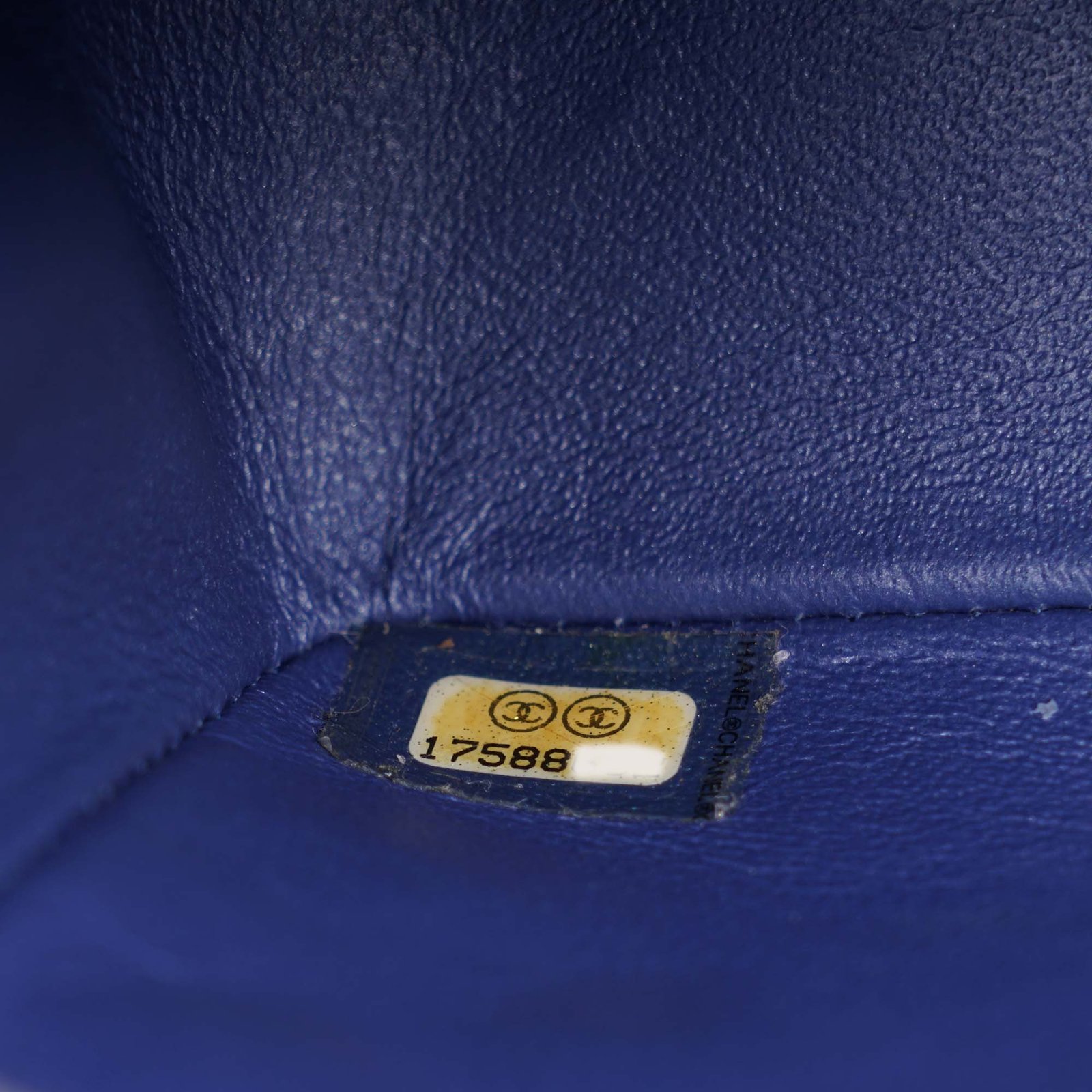 mini-square-flap-affordable-luxury-585914-1 Mini Square Flap - CHANEL - Affordable Luxury