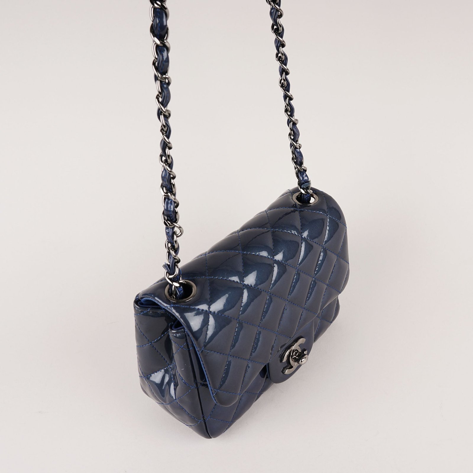 mini-square-flap-affordable-luxury-642933-1 Mini Square Flap - CHANEL - Affordable Luxury