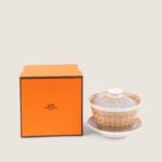 mosaique-au-24-gold-tea-cup-with-lid-and-saucer-affordable-luxury-597703-1