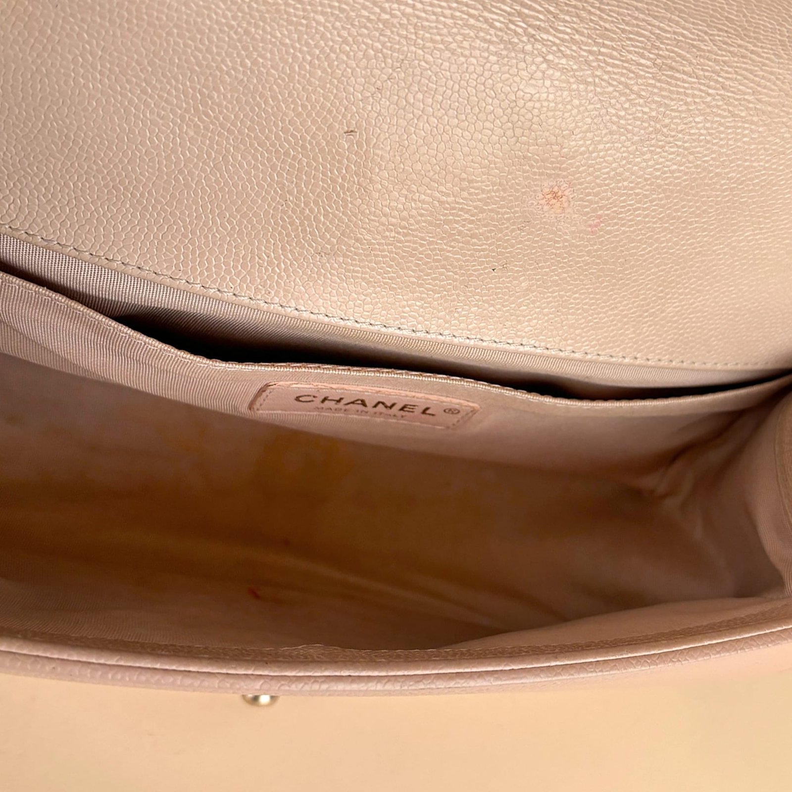 old-medium-boy-bag-affordable-luxury-608334-1 Old Medium Boy Bag - CHANEL - Affordable Luxury