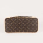 riveting-shoulder-bag-affordable-luxury-403910-1