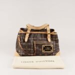 riveting-shoulder-bag-affordable-luxury-403910-1