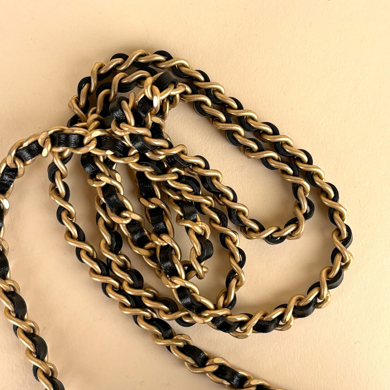 small-vanity-on-chain-affordable-luxury-581910-1 Small Vanity on Chain - CHANEL - Affordable Luxury