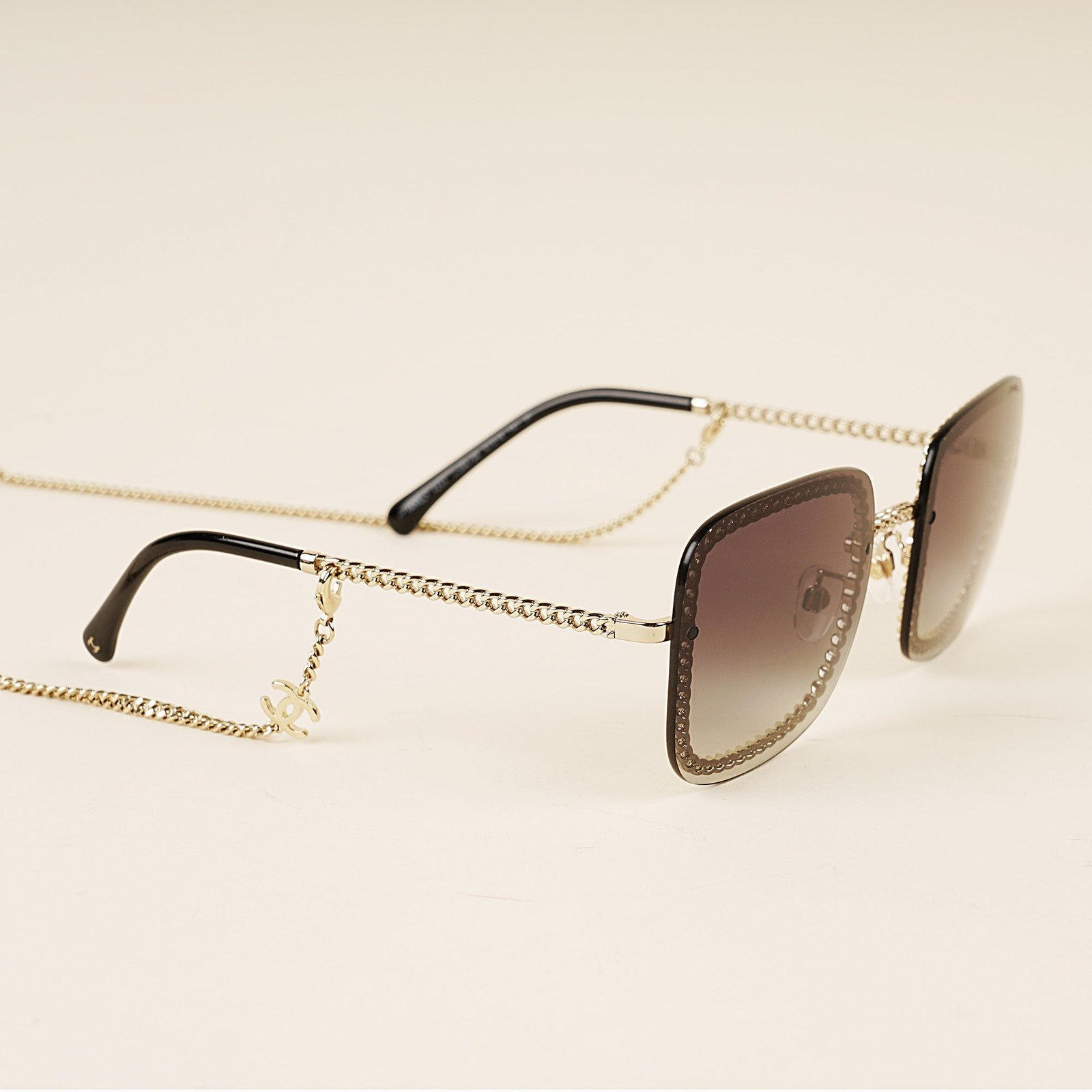 square-chain-sunglasses-affordable-luxury-427914-1 Square Chain Sunglasses - CHANEL - Affordable Luxury