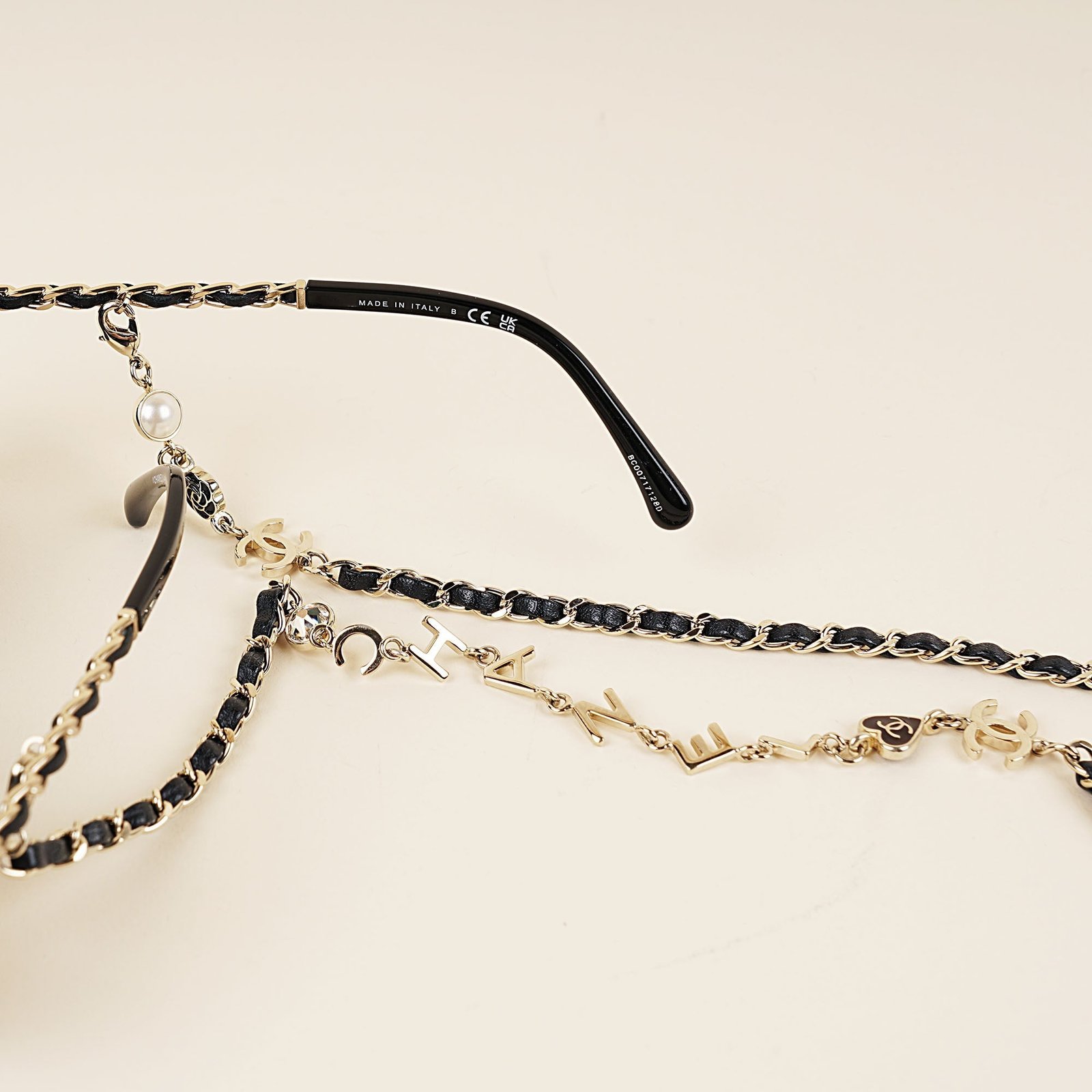 square-chain-sunglasses-affordable-luxury-452615-1 Square Chain Sunglasses - CHANEL - Affordable Luxury