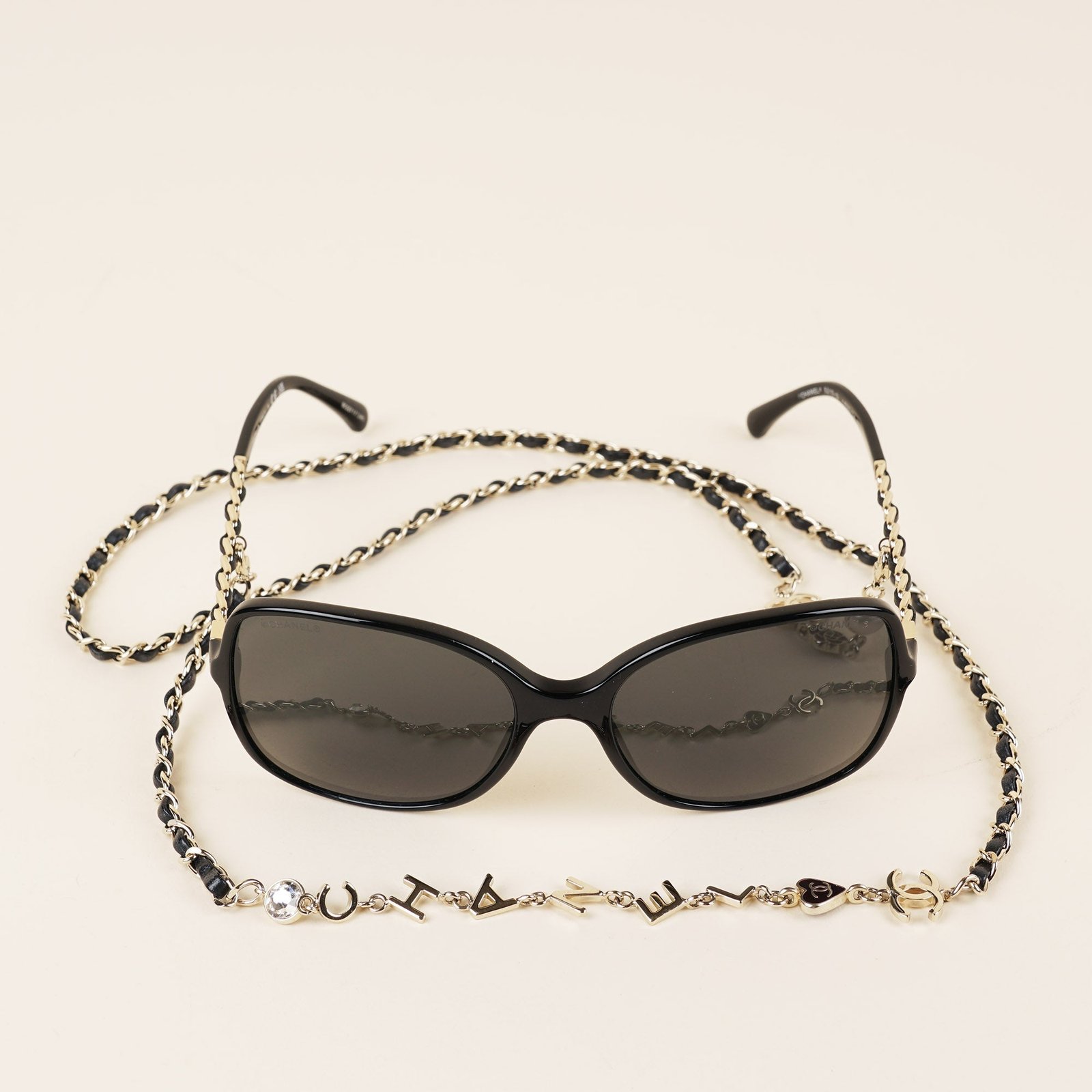 square-chain-sunglasses-affordable-luxury-888332-1 Square Chain Sunglasses - CHANEL - Affordable Luxury