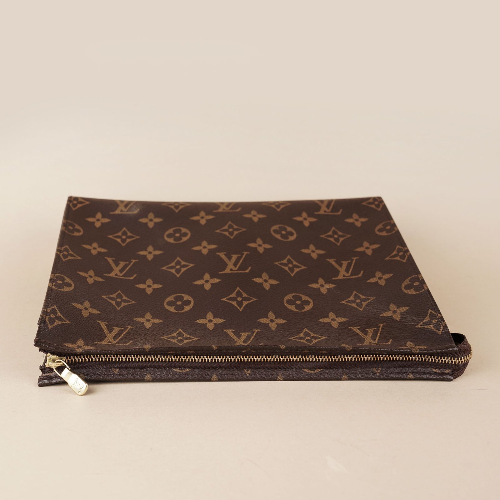toiletry-pouch-26-affordable-luxury-578601-1 Toiletry Pouch 26 - LOUIS VUITTON - Affordable Luxury