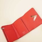 twist-xs-wallet-affordable-luxury-437544-1